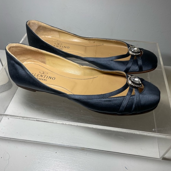 Valentino Garavani slik flats whit jefe les toe sz 7.5 made in italy - Picture 2 of 16